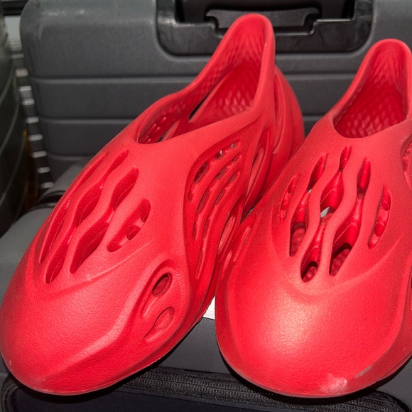 Yeezy Red foam runners - Picture 1 of 3
